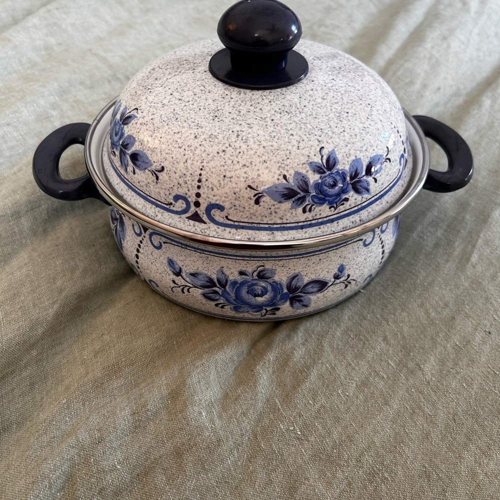 Wiener Email 1960s blue and white Floral Ceramic Pot with Lid - Picture 3 of 6